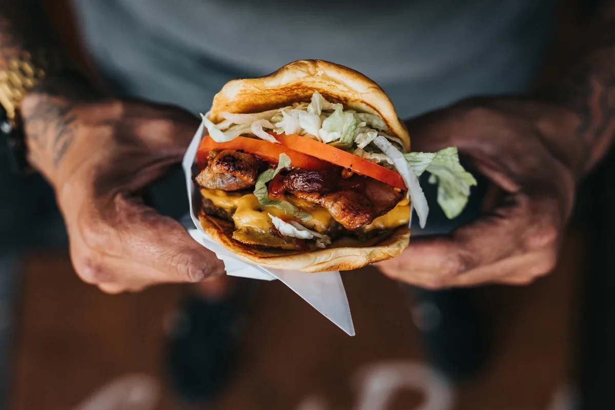 Comment intégrer le cheat meal pour relancer perte de poids et énergie