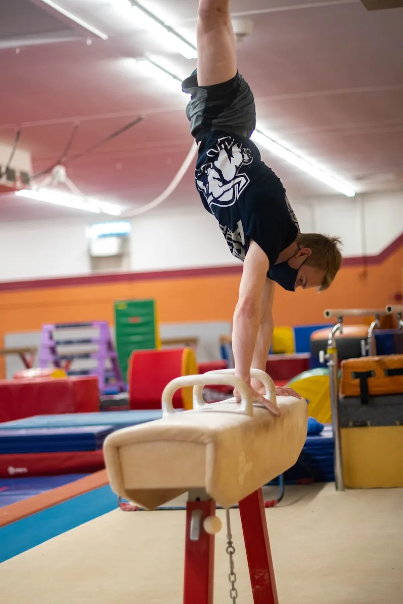 homme faisant de la gymnastique
