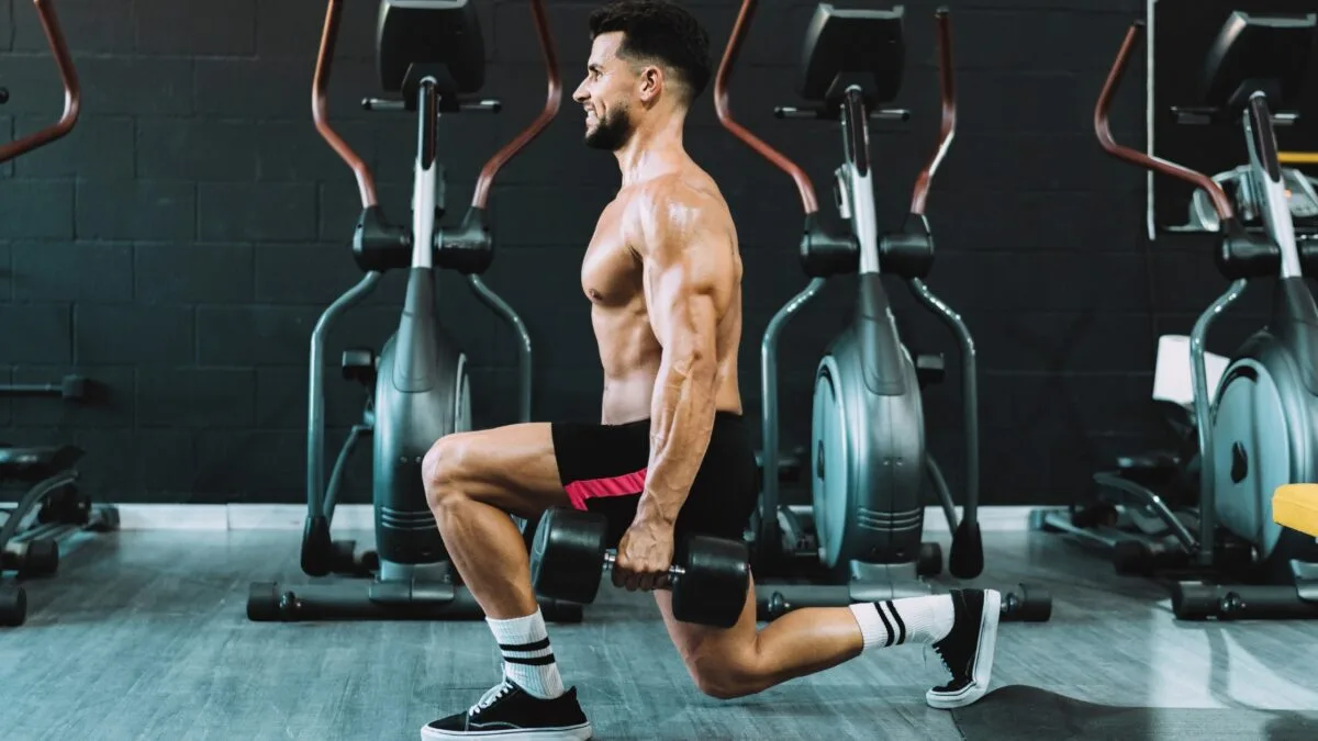Fentes arrière : renforcez efficacement vos jambes et fessiers