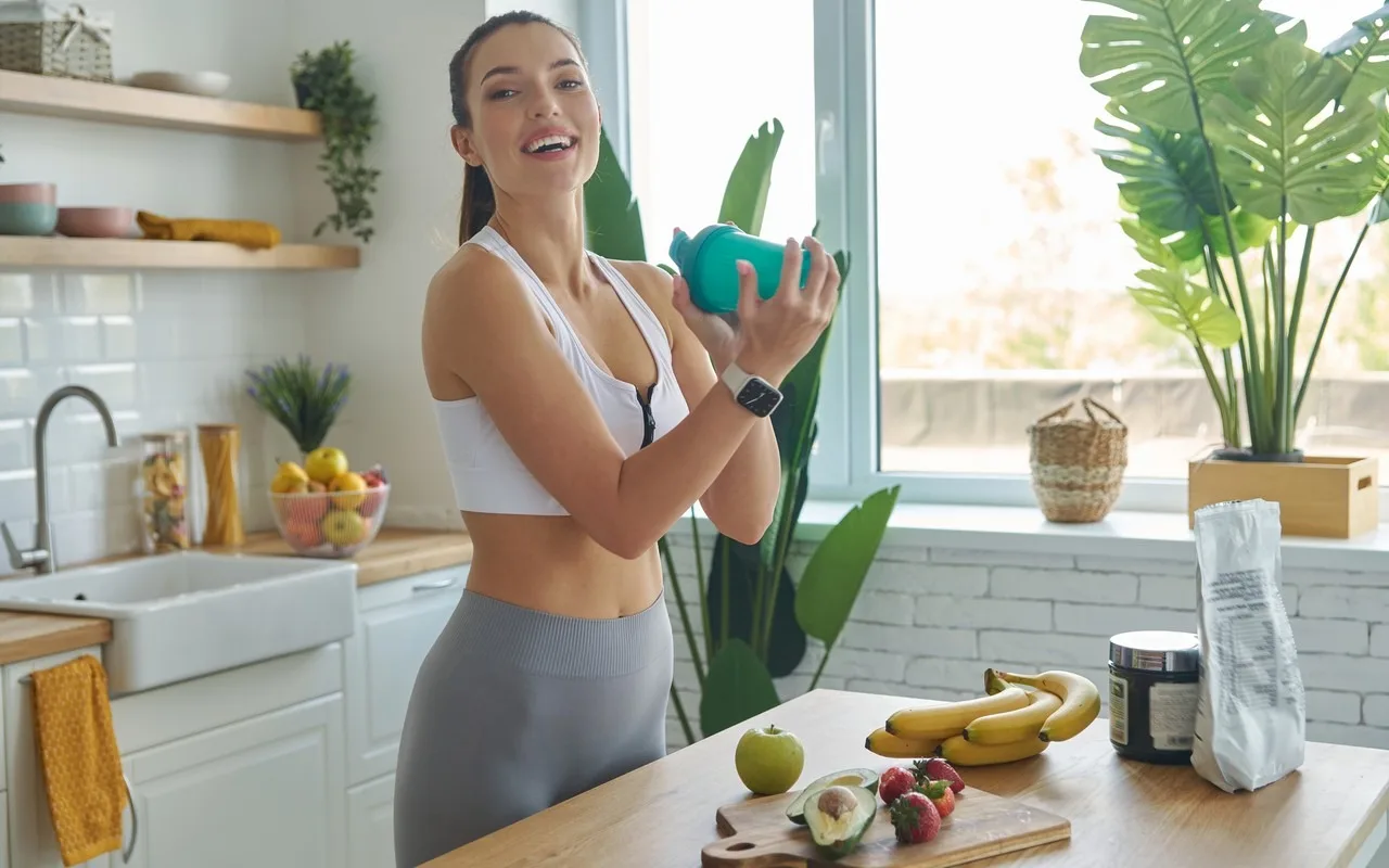Femme qui prépare un repas équilibré