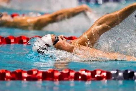 Comment perdre du poids grâce à la natation efficacement