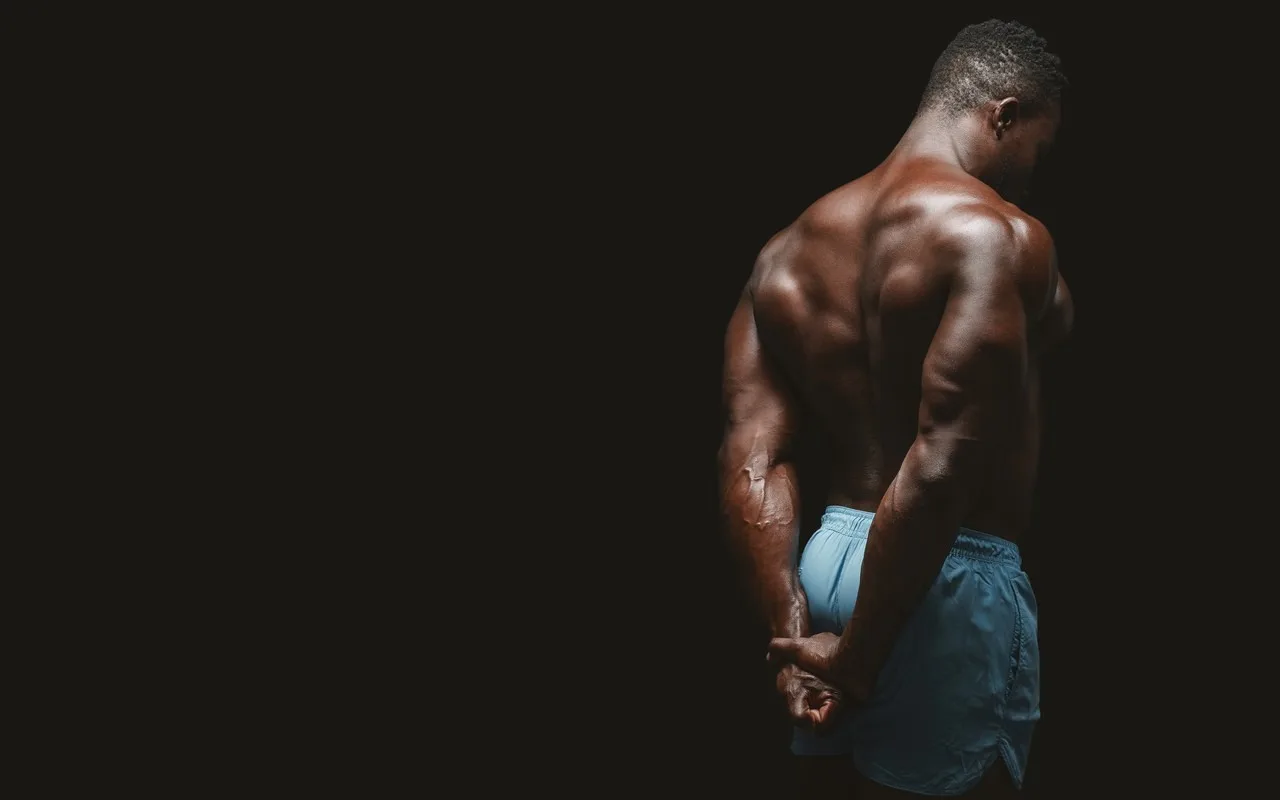 Triceps homme musclé